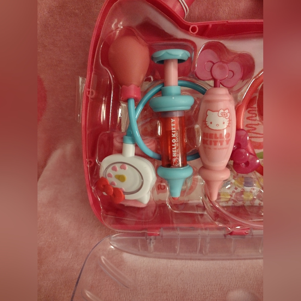 EXCLUSIVE - Hello Kitty Officially Licensed Doctor/Nurse Playset - Picture 9 of 10